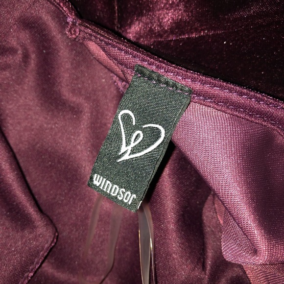 Windsor Burgundy Dress 💗 - Picture 8 of 8